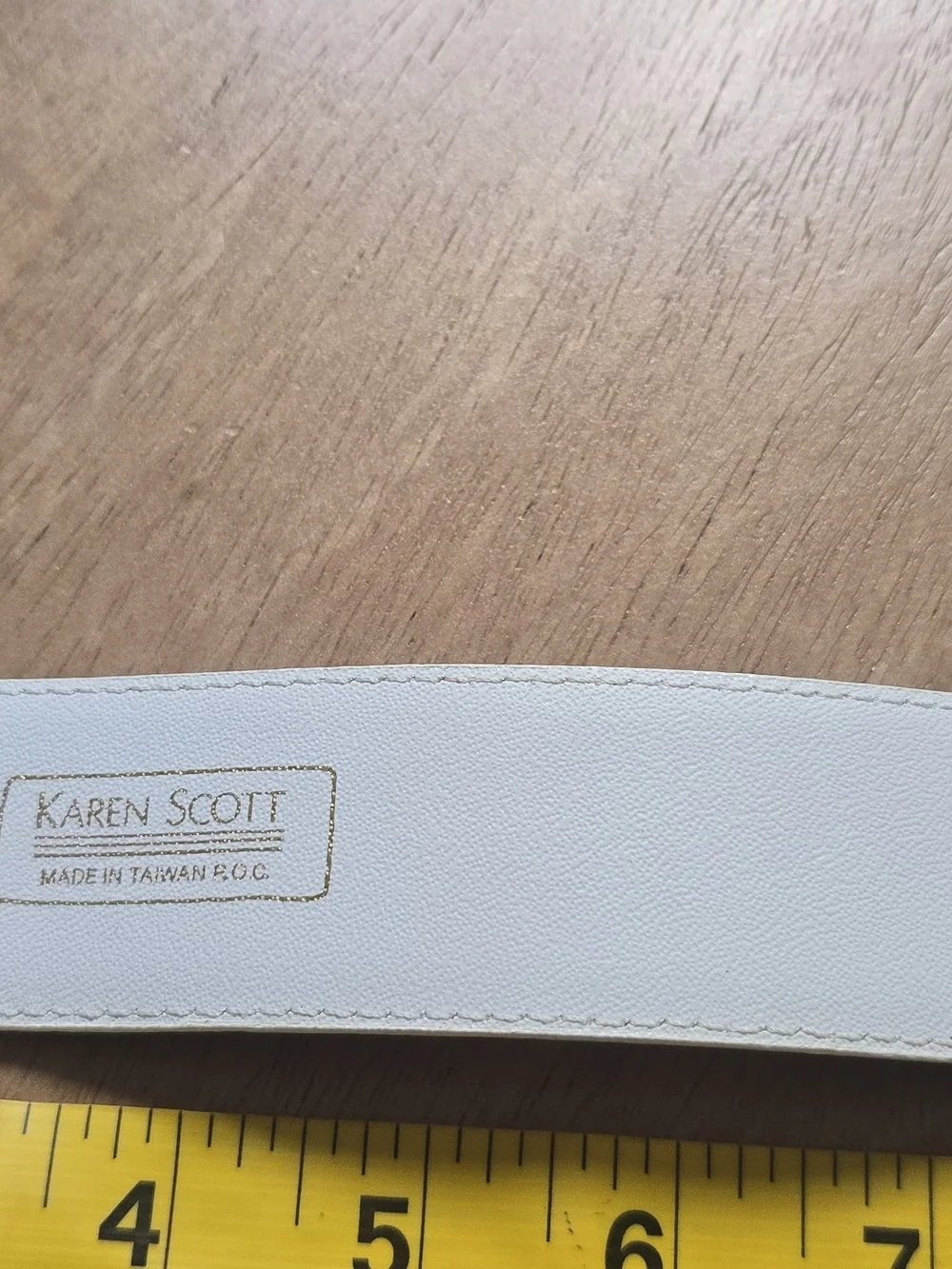 Vintage Karen Scott White Croc-Embossed Leather Belt (Size S)